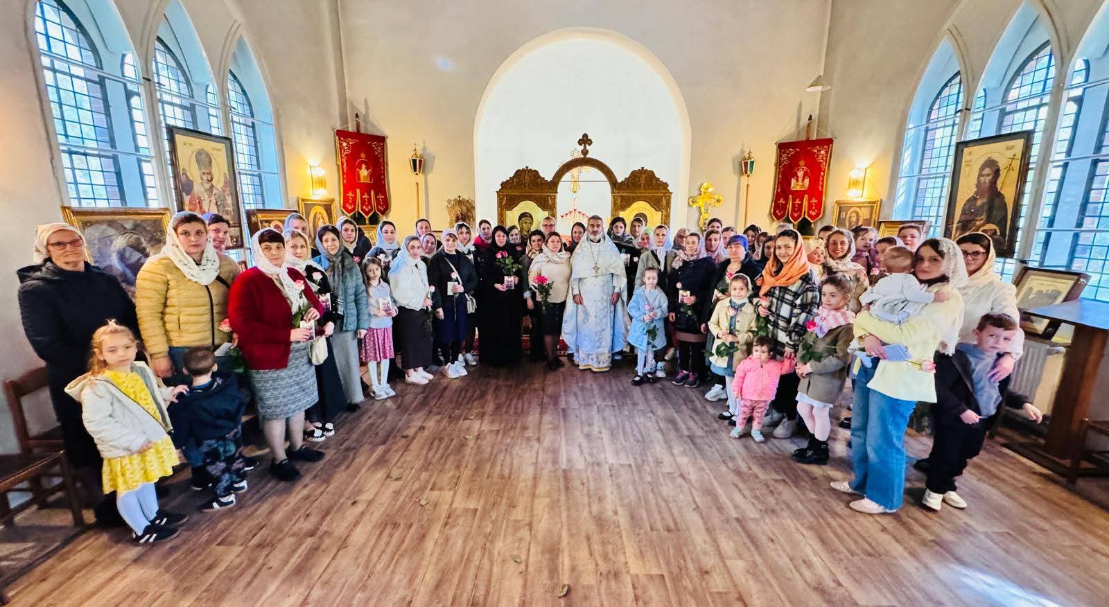 Duminica a III-a după Paște! Duminica Sfintelor Femei Mironosițe!