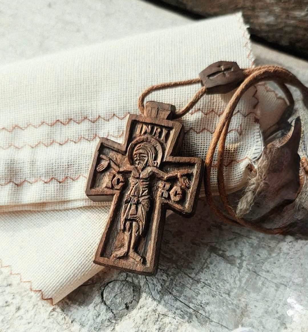 Să nu te depărtezi de rugăciune și să mergi la Biserică.