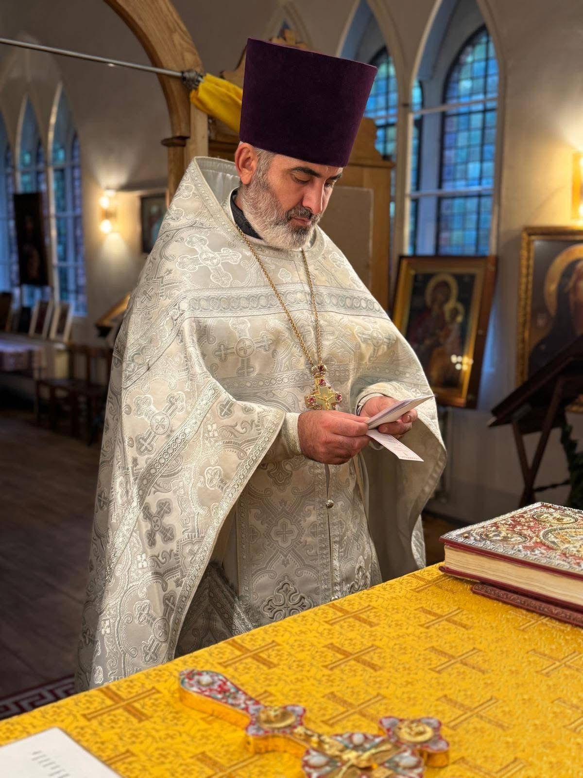 Sfânta și Dumnezeiasca Liturghie. Pomenirea minunii Sfântului Arhanghel Mihail în Colose.